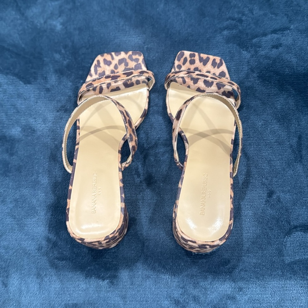 Banana Republic Leopard blocked heel - Picture 4 of 6